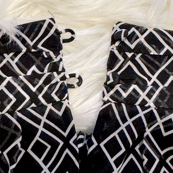 NWT JOIE
Leikyn B Black & White Ruffle Draped Silk Halter Top - Size Smallll - Picture 7 of 13